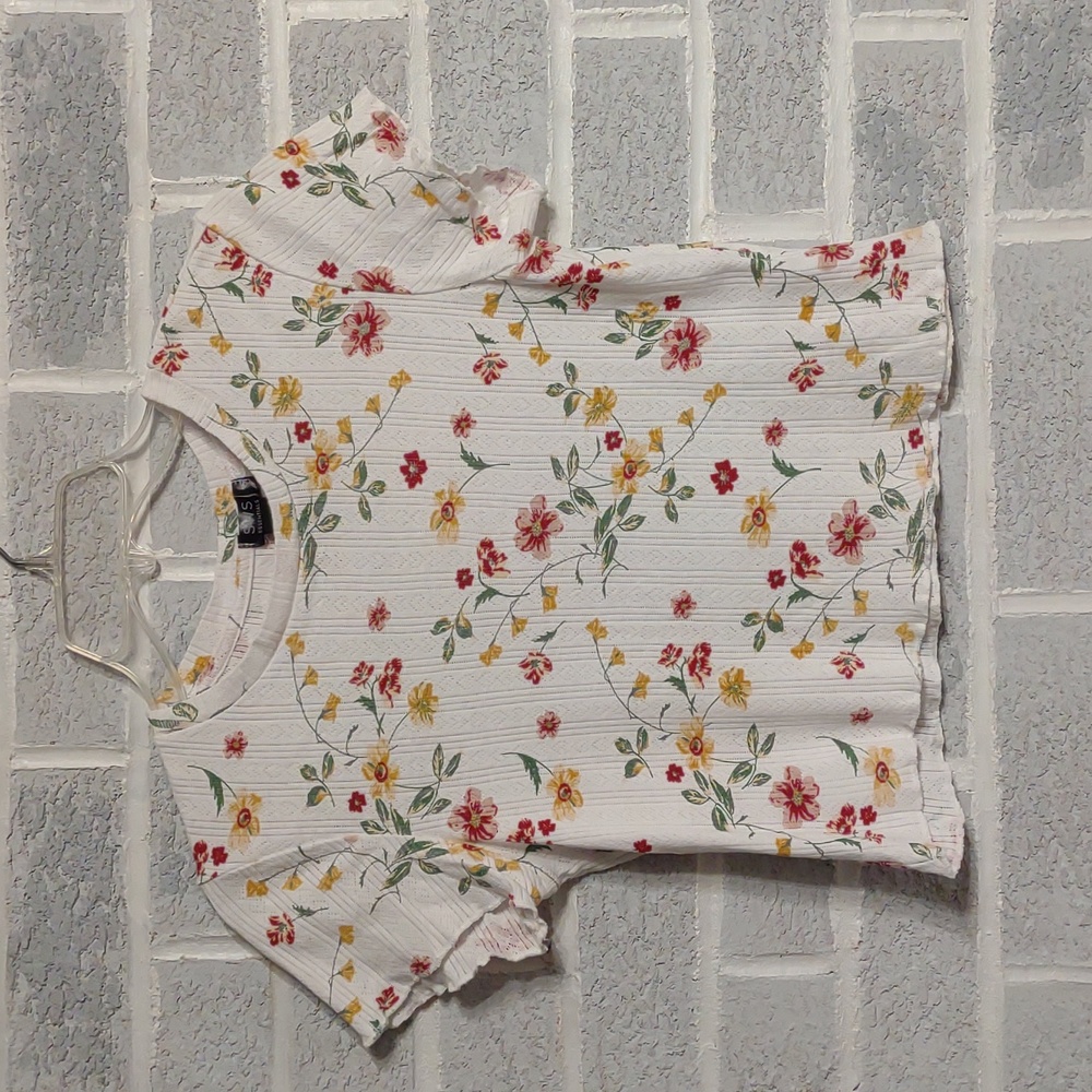 SWS Women's White Textured Delicate Floral Crew Neck Crop Top Size Medium